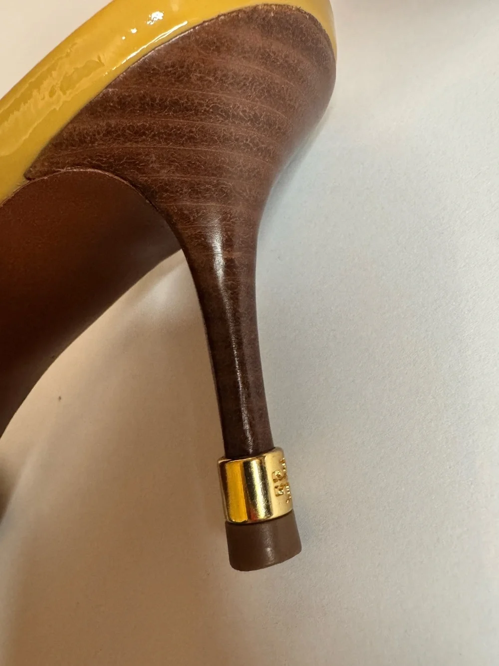 Tory Burch Tania Mustard Patent Heels Wood Heel Sandals Quiet Luxury 7.5
